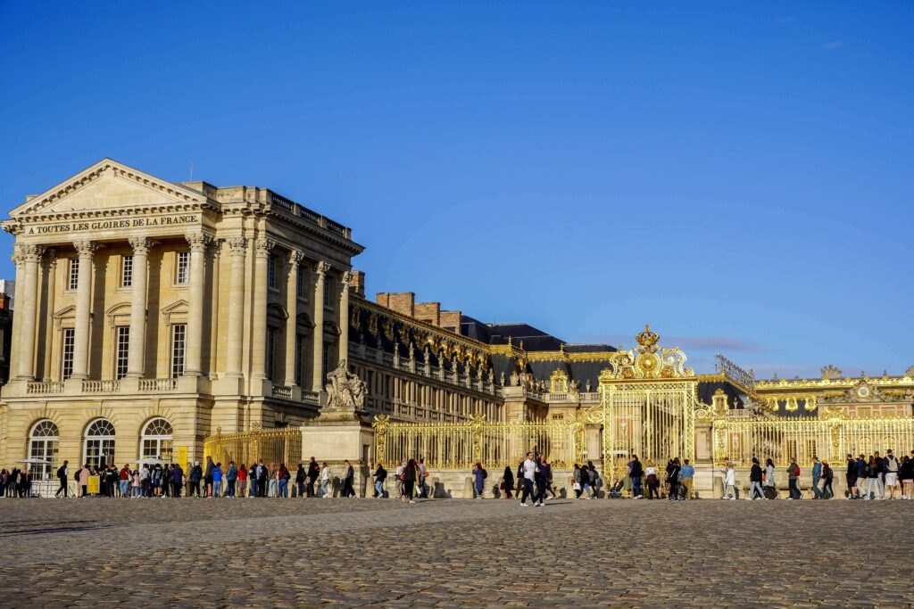 Line outside the Palace of Versailles